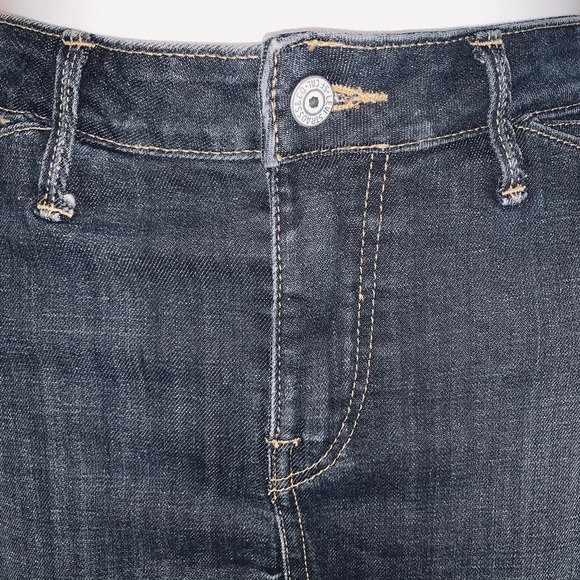 LEVI’S ⭐️ Classic Curve Hugging Denim Mini Skirt - Picture 4 of 8